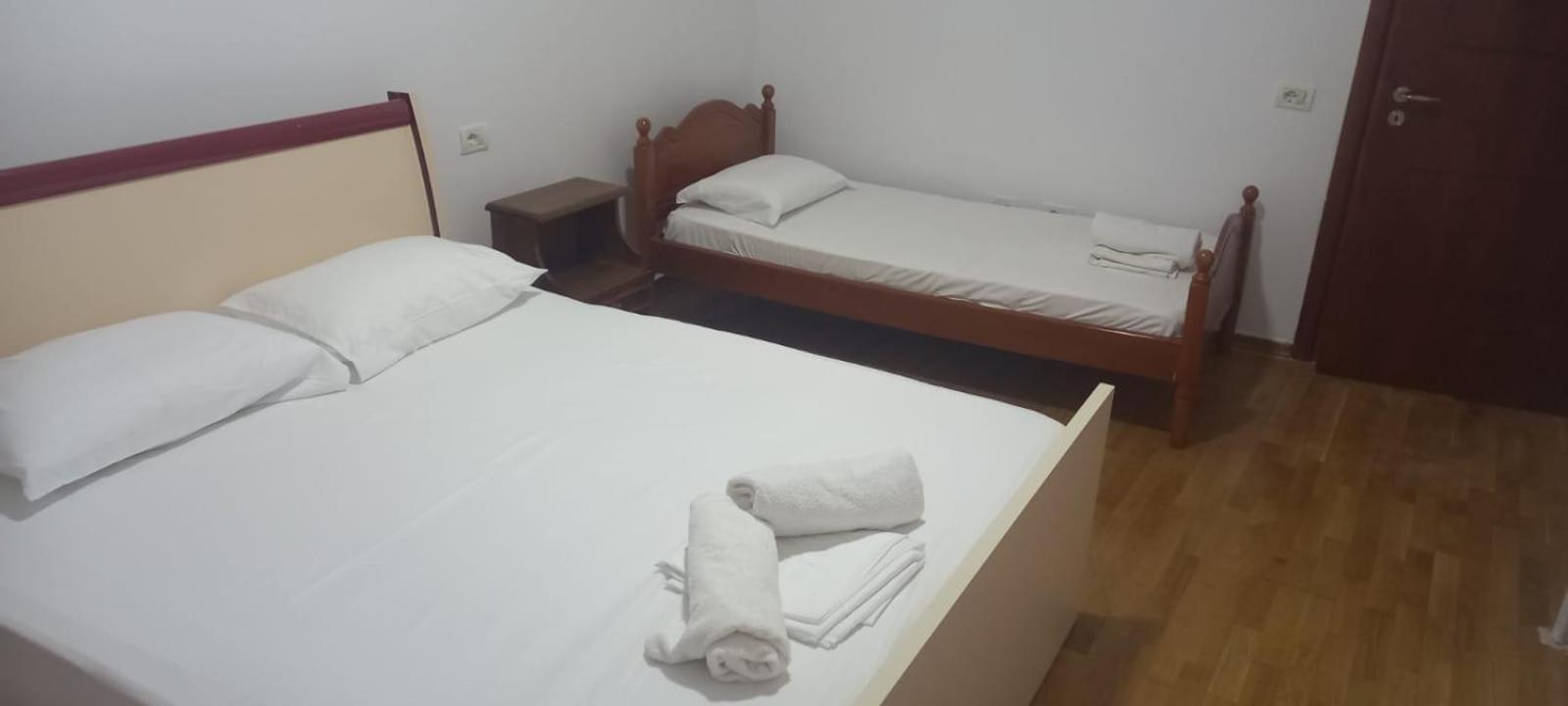 Himara Apartments Bilik gambar